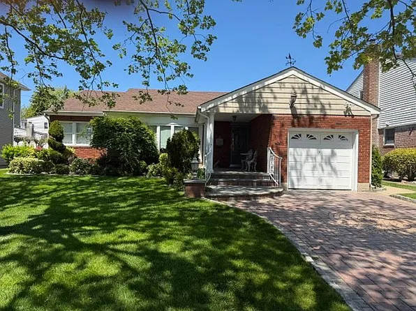 57 Patton Blvd, New Hyde Park, NY 11040