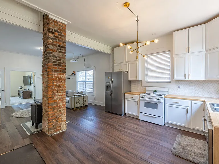 2205 Pleasant St — Photo 7