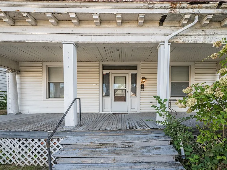 360 Duncan Ave — Photo 2