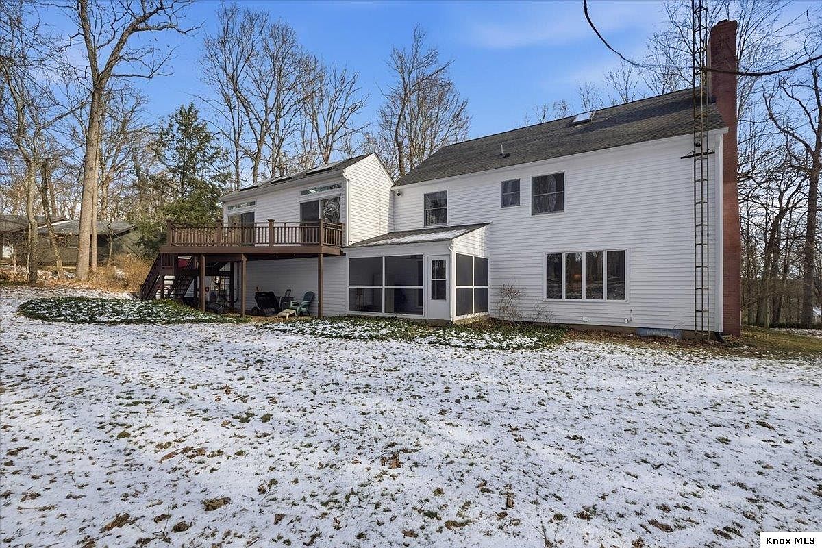 Listing photo 4 for 105 Allen Dr
