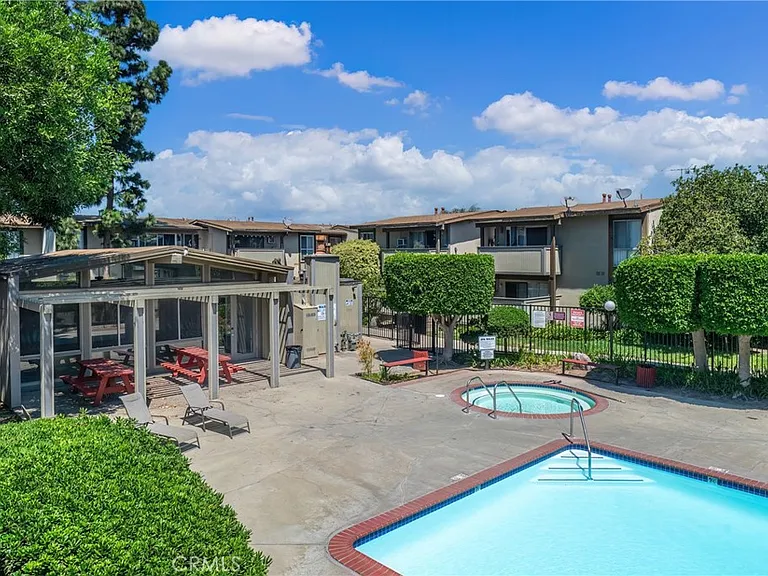 802 Coriander Dr #B — Photo 6