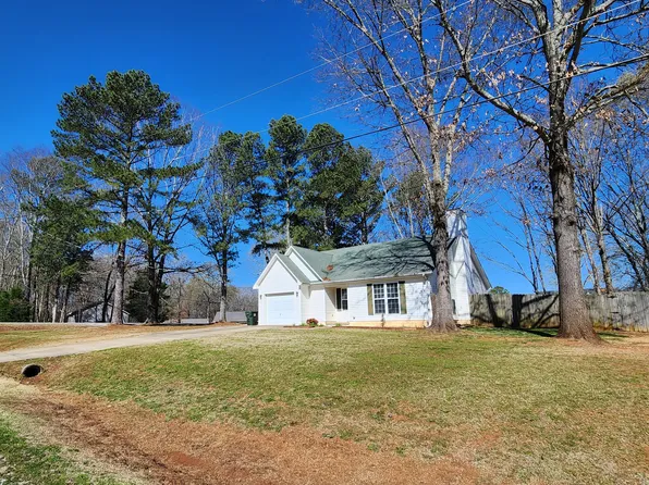 190 Hampton Cir, Muscle Shoals, AL 35661