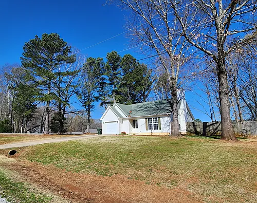 190 Hampton Cir Photo 1