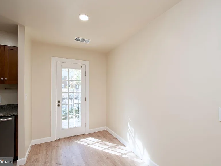 2812 S Wakefield St #B — Photo 5