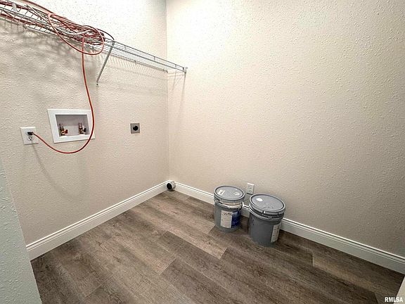 5th image of 710 Savannah Ave