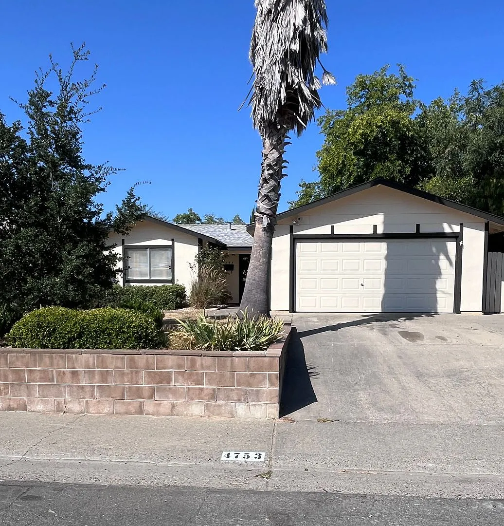 Nice 3-Bedroom Home In Sacramento! — Photo 1