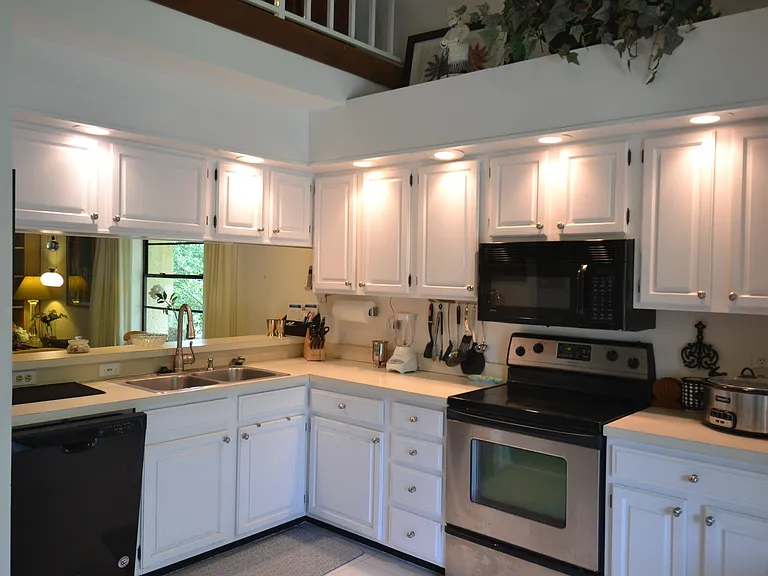 112 Lindsay Ln — Photo 6