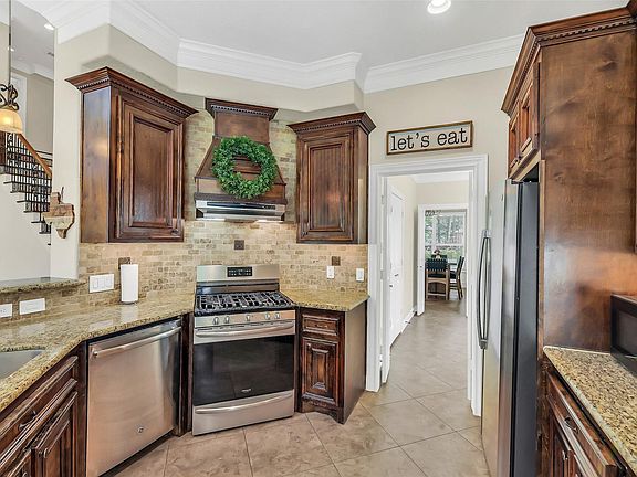 5th image of 754 Holly Springs Dr