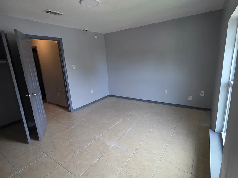 7831 Sail St — Photo 5