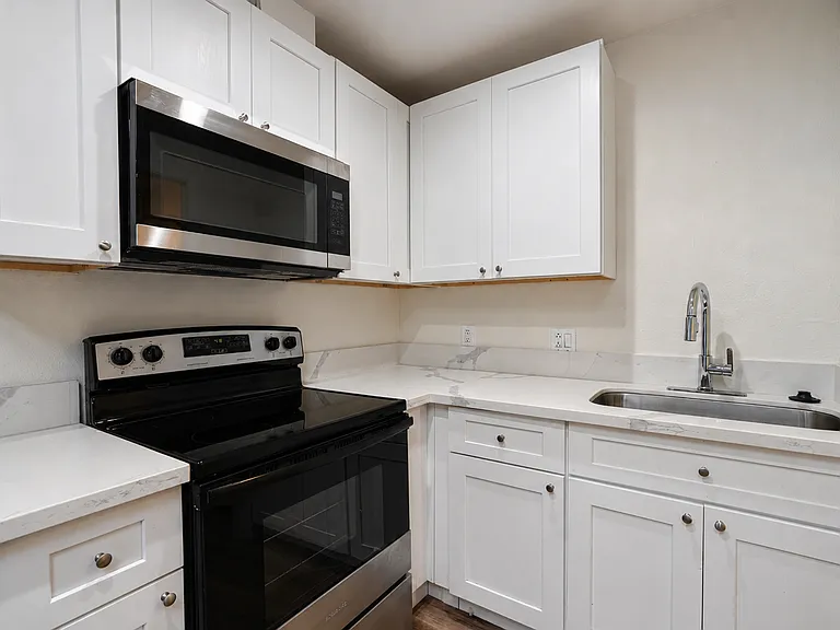 300 Mulvihill Ave — Photo 11