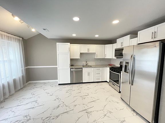 4th image of 44 Camellia Ct