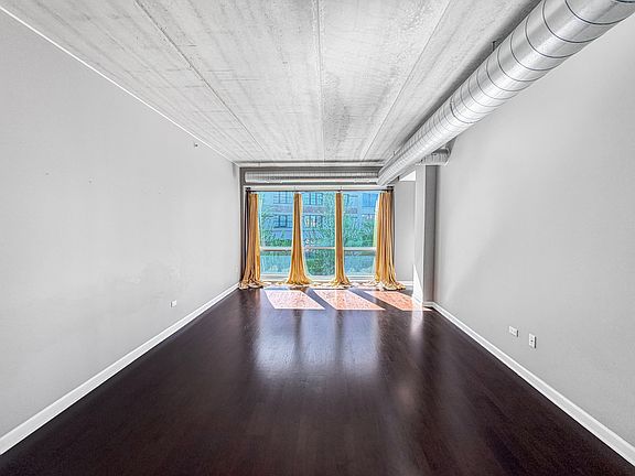 5th image of 845 N Kingsbury St Unit 405