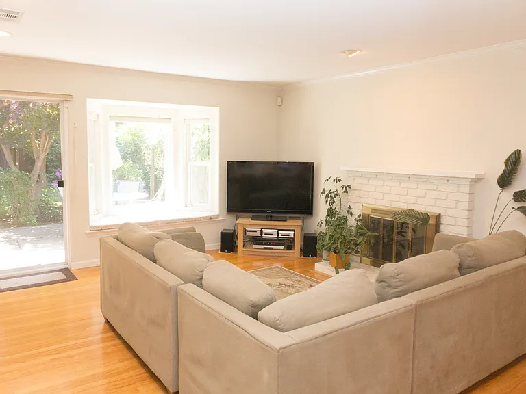 26 Del Monte Ave — Photo 5