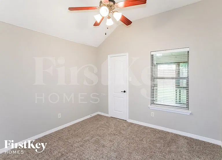 5829 Nathaniel Dr — Photo 13