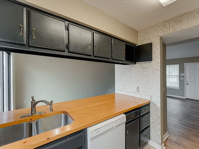2115 Elder St — Photo 11