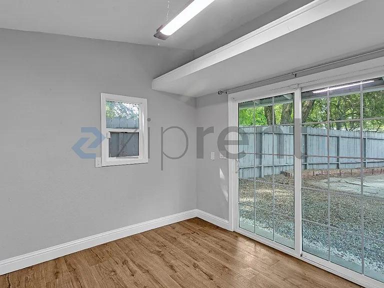 717 Pebble Dr — Photo 11