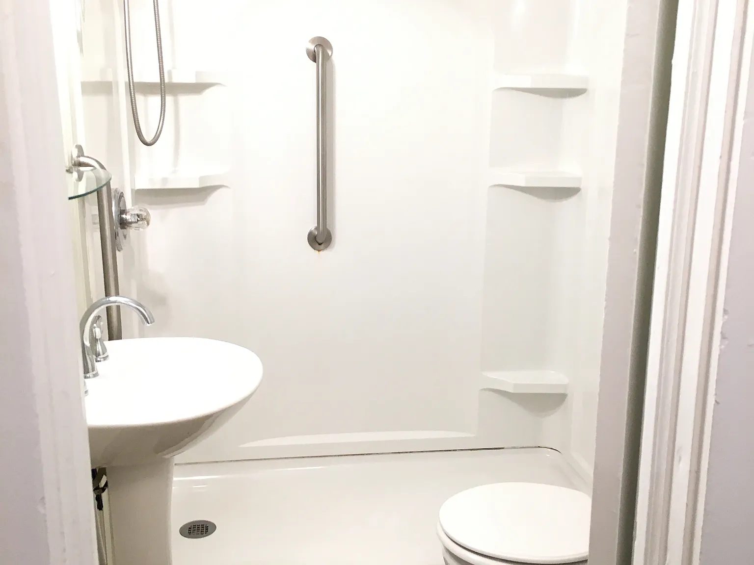 3 bed, 1200 sqft, $1,100 — Photo 2