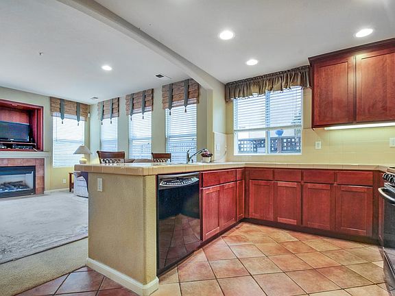 5th image of 709 Vista Montana Dr