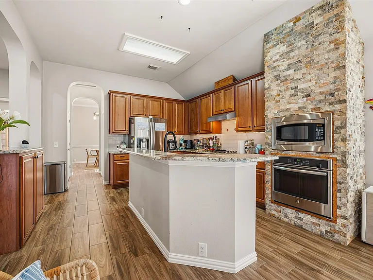 2112 Bandera Path — Photo 10