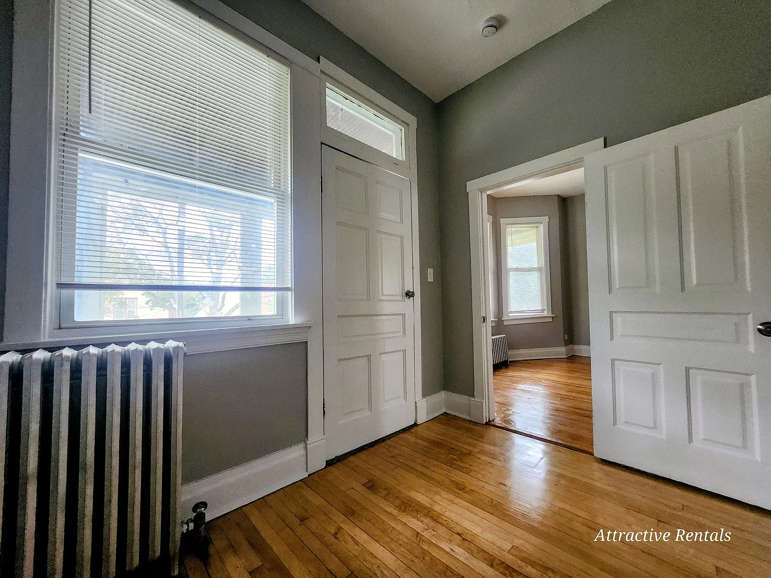 3 bed, 1100 sqft, $1,550 — Photo 3