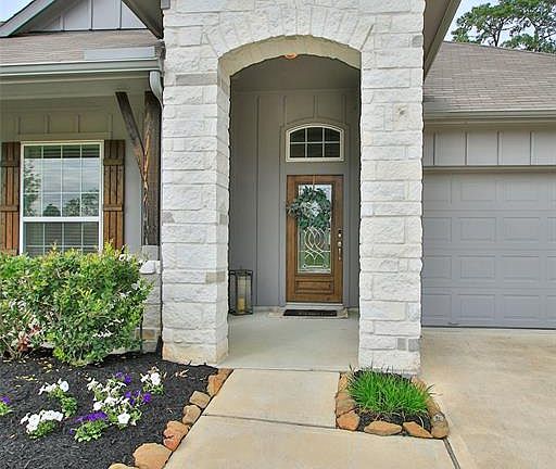 3rd image of 15423 Lakewood Terrace Dr