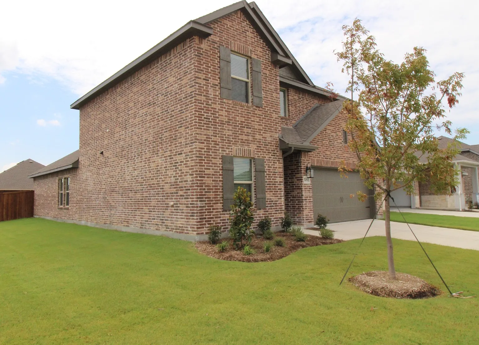 5 bed, 2659 sqft, $2,550 — Photo 2