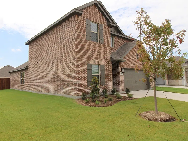 509 Ridgewood Dr — Photo 2