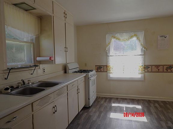 5th image of 696 Crawford Rd