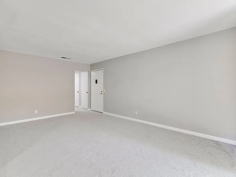 2466 W Bayshore Rd #4 — Photo 2