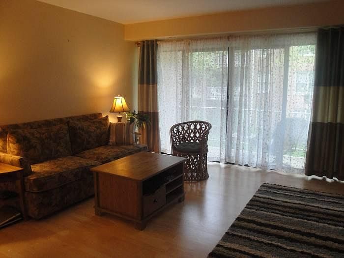 Very large Living Room w/balcony