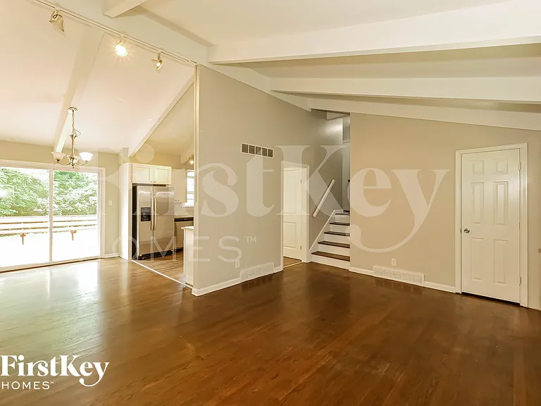 4411 NE 49th Ter — Photo 3