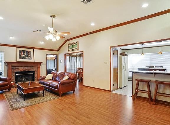2nd image of 369 Longwood Dr
