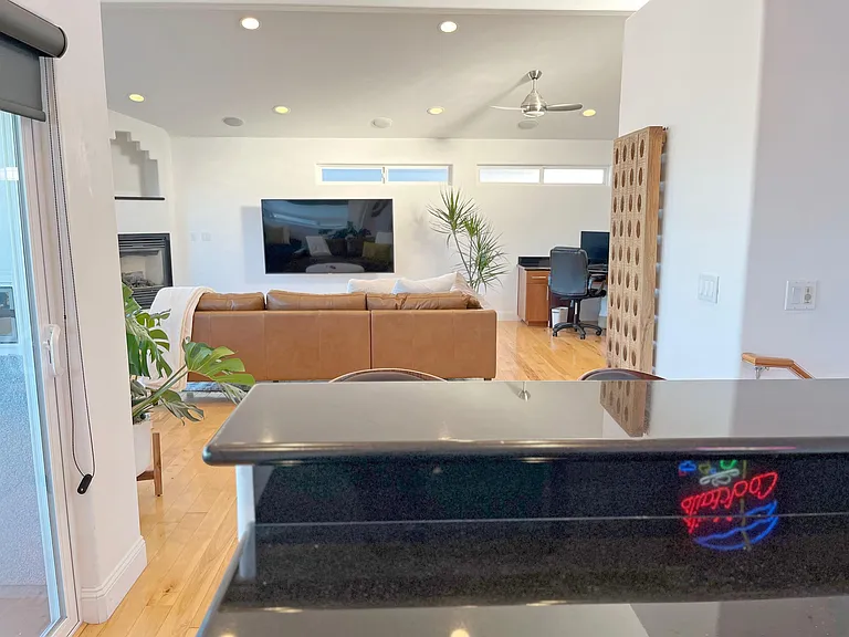 2440 Greenwood Ave — Photo 20