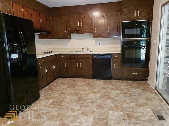 3rd image of 304 Kensington Cir