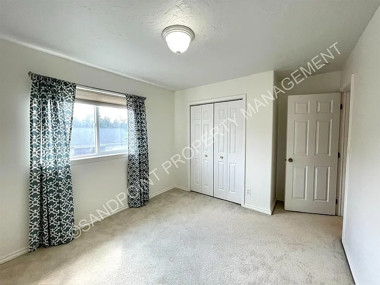 423 Louis Ln — Photo 24
