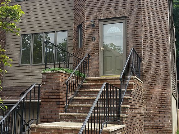2nd image of 6 Village Green Ct