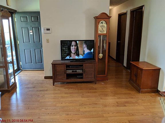 3rd image of 413 Cambridge Cir