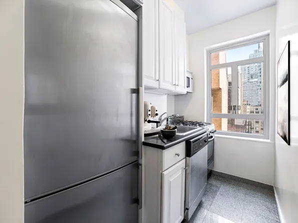 240 Central Park South image 5 of 7