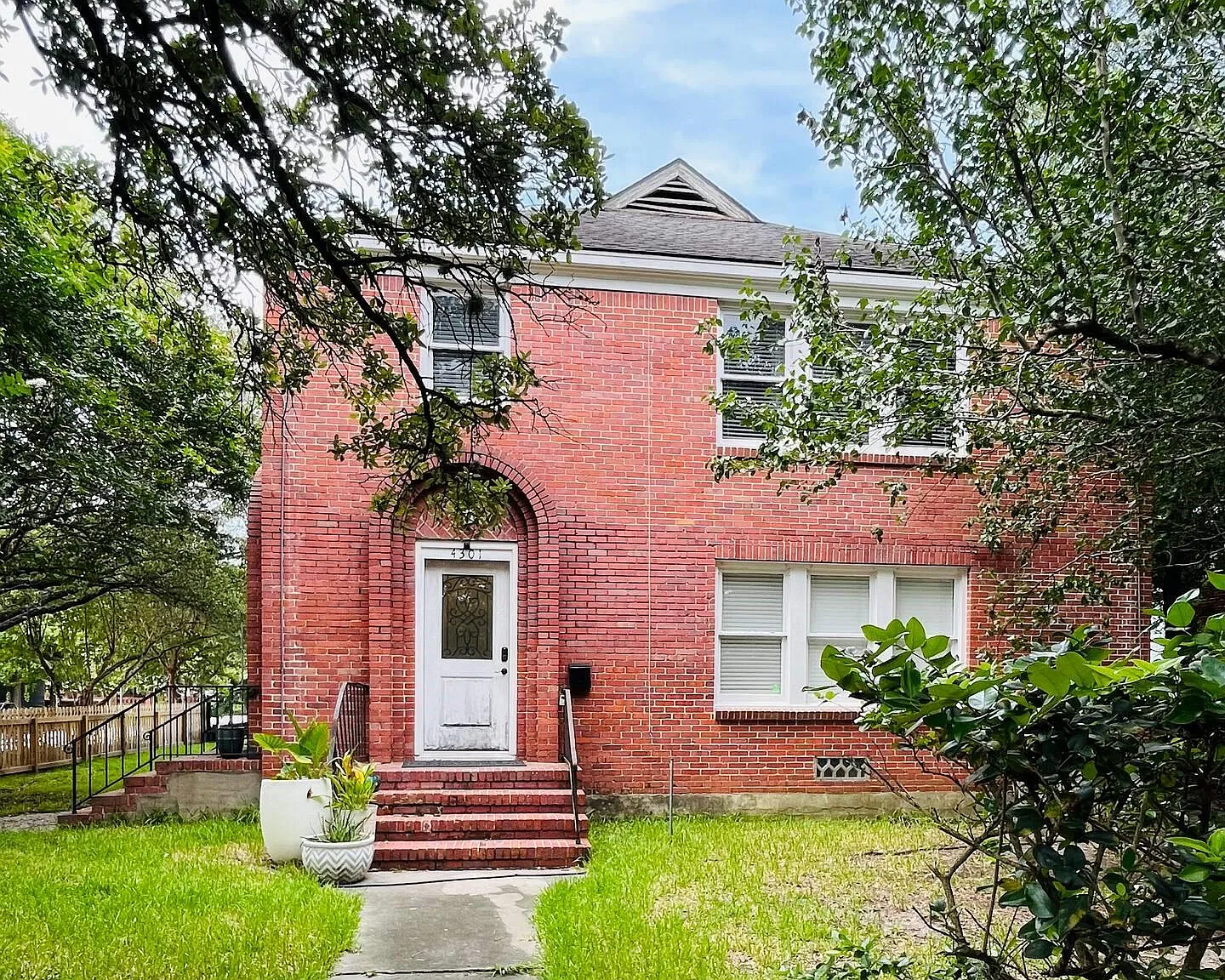 2 bed, 1.0 bath, 1600 sqft, $2,595 — Photo 1