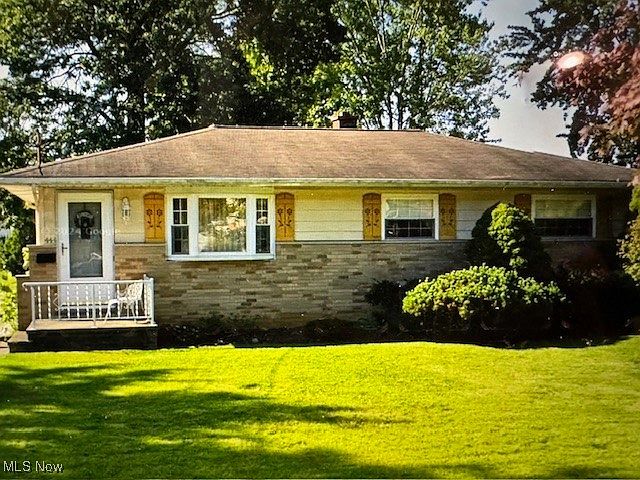 1st image of 444 Windsor Dr