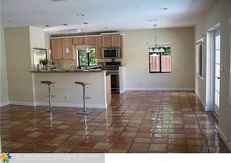 2nd image of 1014 NE 5th St