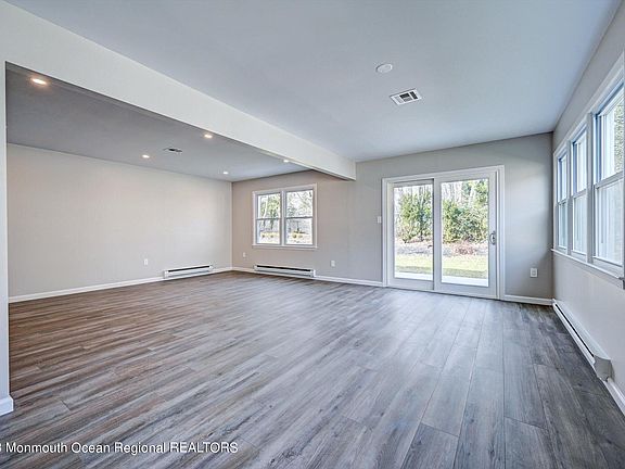 5th image of 97 Courtshire Dr