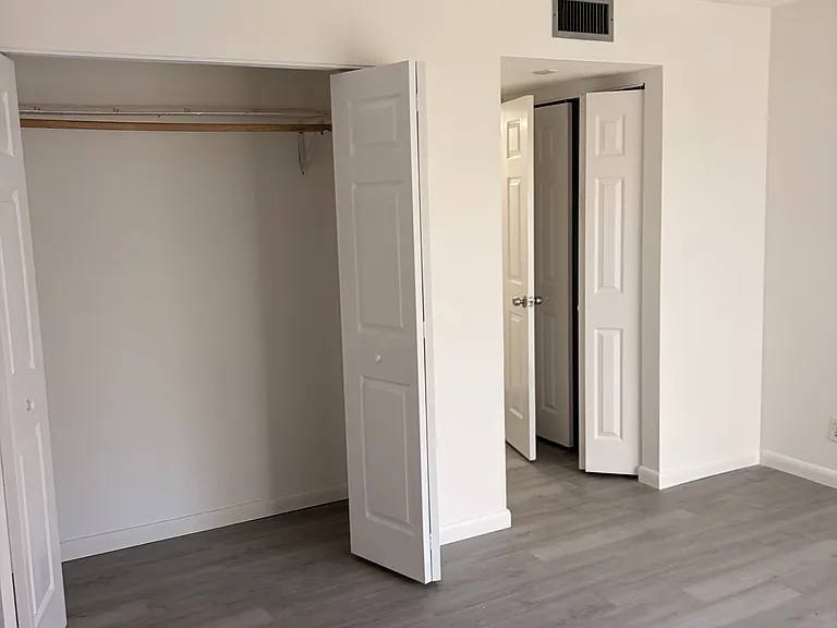 8540 N Sherman Cir #504-1 — Photo 5