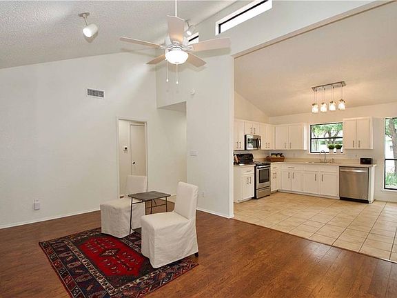 4th image of 605 Dartmouth Ave