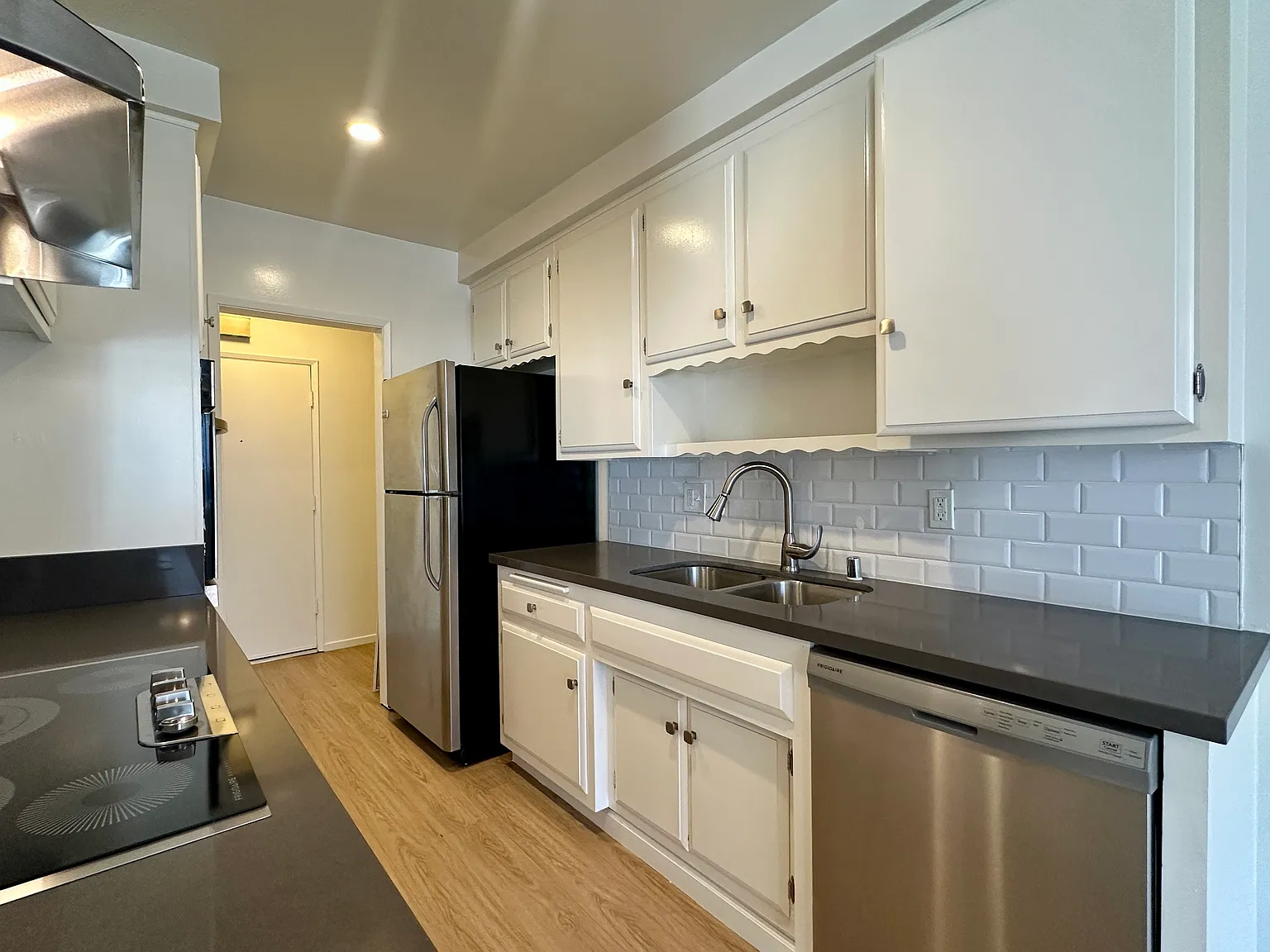 1 bed, 1000 sqft, $2,395 — Photo 4