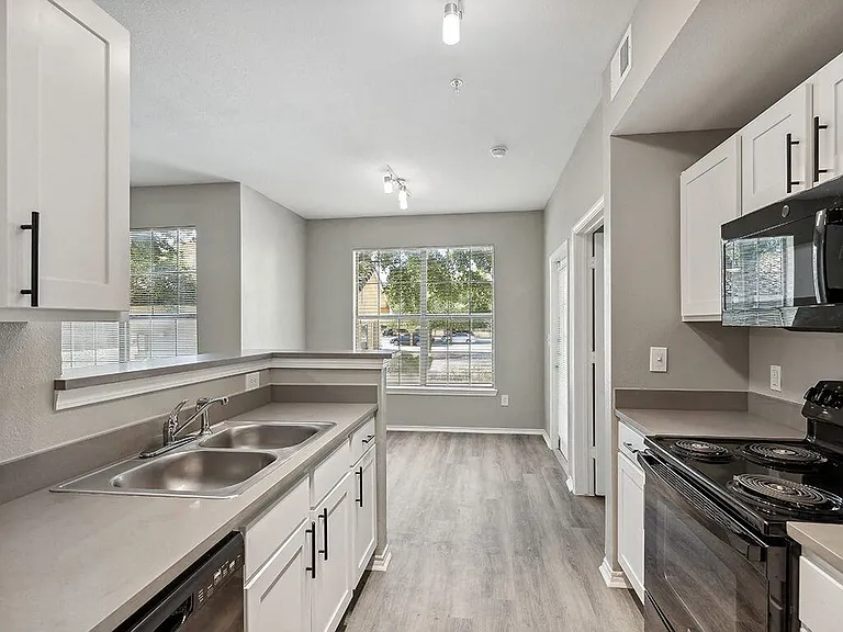The Sorento Apartments — Photo 6