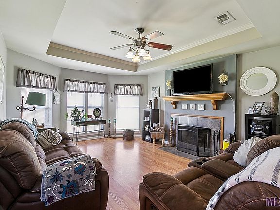 3rd image of 13488 Meadow Crossing Dr