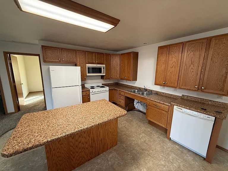 908 Arrow Ave NE — Photo 4