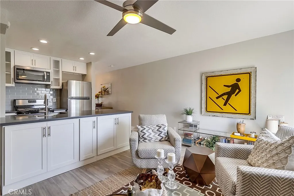 1 bed, 550 sqft, $3,100 — Photo 2
