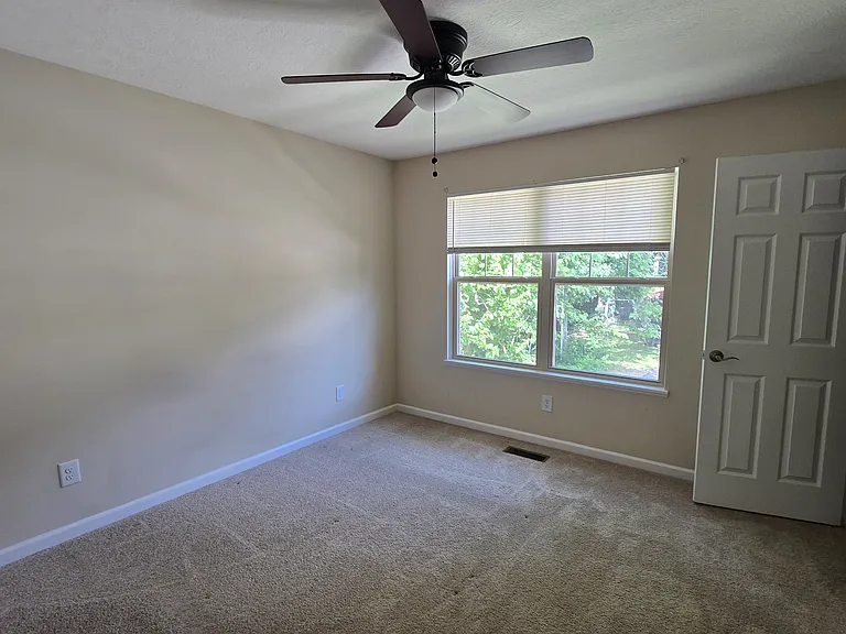214 Laverne Dr #A — Photo 8